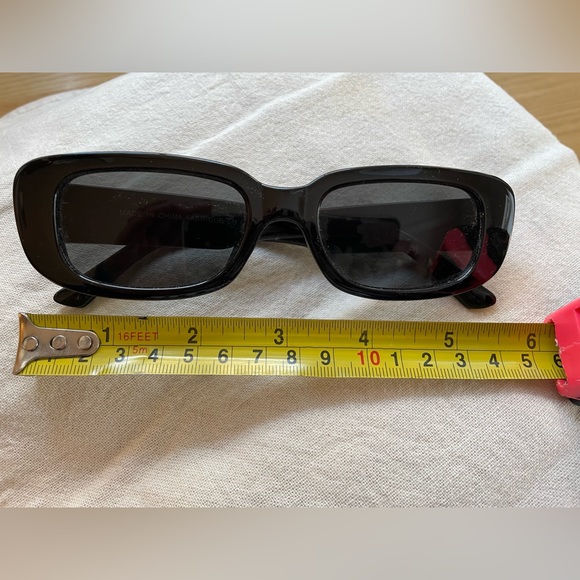URBAN OUTFITTERS   Plastic Square Sunglasses 2 for $20 - Picture 2 of 5